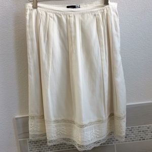 Saks 5th Avenue signature skirt size 6